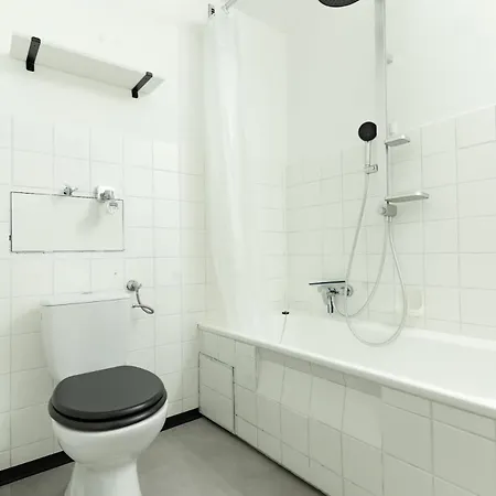 Schoenes 2-zimmer Mit Balkon Inklusive Pkw Stellplatz Διαμέρισμα Λέονμπεργκ