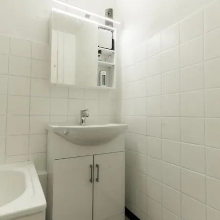 Schoenes 2-zimmer Mit Balkon Inklusive Pkw Stellplatz *