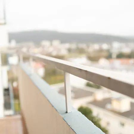 Schoenes 2-zimmer Mit Balkon Inklusive Pkw Stellplatz Apartment *