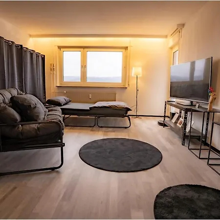 Apartment Schoenes Mit Balkon L Gross L Viel Licht *