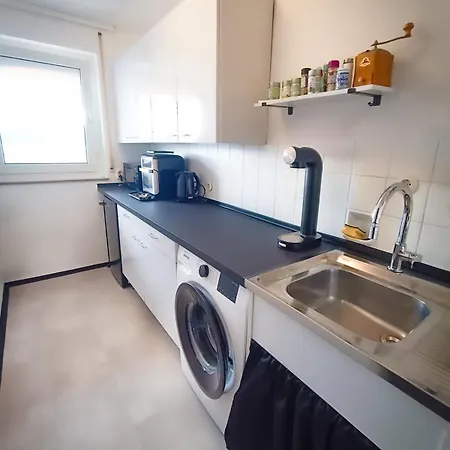 Schoenes 2-zimmer Mit Balkon Inklusive Pkw Stellplatz Διαμέρισμα *