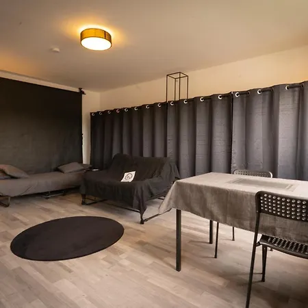 Schoenes 2-zimmer Mit Balkon Inklusive Pkw Stellplatz *