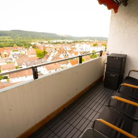 Schoenes 2-zimmer Mit Balkon Inklusive Pkw Stellplatz Apartment